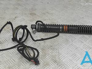 51247185713 - Б/У Амортизатор крышки багажника на BMW 7 (F01, F02, F03, F04) 740 i (розсипався відбійник)