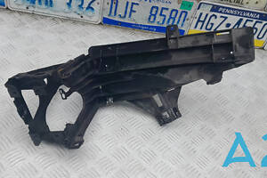 51647184159 - Б/У Кронштейн передней панели на BMW 7 (F01, F02, F03, F04) 740 i