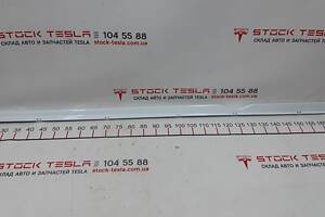 6 Молдинг накладки порога правый декоративный (пластик) PPSW Tesla model S, model S REST 1012217-00-G