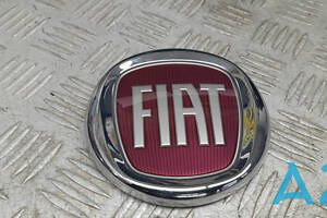 68210491AA - Б/У Значок крышки багажника на FIAT 500L 1.4