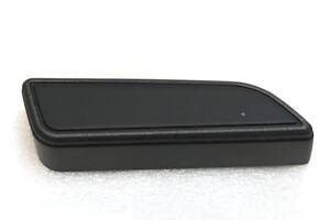 7 Кнопка регулювання положення нижньої частини пасажирського сидіння Tesla model 3, model Y 1098842-00-D