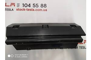 7 Кронштейн задний правый для ковровой дорожки Tesla model S, model S REST 1009174-00-E