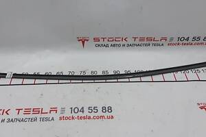 7 Уплотнитель датчика закрытия крышки багажника Tesla model X 1046256-00-B