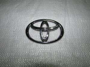 7530105010 - Емблема кришки багажника  Toyota Avensis T25 2003-2008