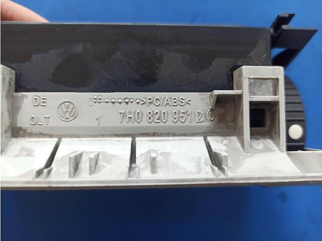 7H0820951D РЕШЕТКА ВОЗДУХОВОДА. ДЕФЛЕКТОР ПОТОЛКА ПРАВЫЙ VW T5 Multivan 2003-2009года - Фото 4