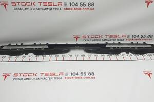 8 Кронштейн решітки обдува лобового скла Tesla model 3 1100574-00-H