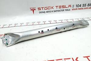 8 Підсилювач розпірки стійок амортиз права RWD Tesla model S 1007924-00-E