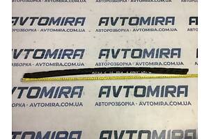 Наружный уплотнитель стекла передней левой двери 800mm Opel Astra H 2004-2010 498166255