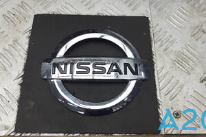 848904CL0A - Б/В Значок кришки багажника на NISSAN ROGUE 2.5