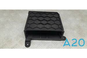 8U0907368 - Б/У Кронштейн магнитофона на AUDI Q3 (8U) 2.0 TFSI quattro