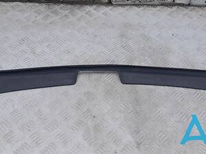 8V0823126B - Б/У Уплотнитель капота на AUDI A3 (8V1, 8VK) 1.8