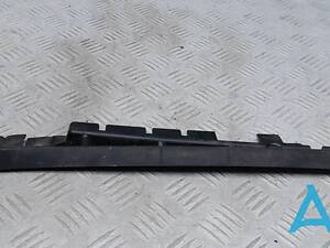 8W0121292B - Б/У Дефлектор радиатора на AUDI A4 (B9) 2.0