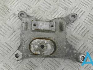 8W0399118C - Б/В Кронштейн подушки акпп на AUDI A4 (B9) 2.0