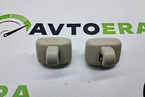 8W0857562ACE3 Крепление козырька A4 B9 бежевое