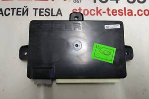 9 Блок управления двери задней левой/правой Tesla model X 1045490-00-H