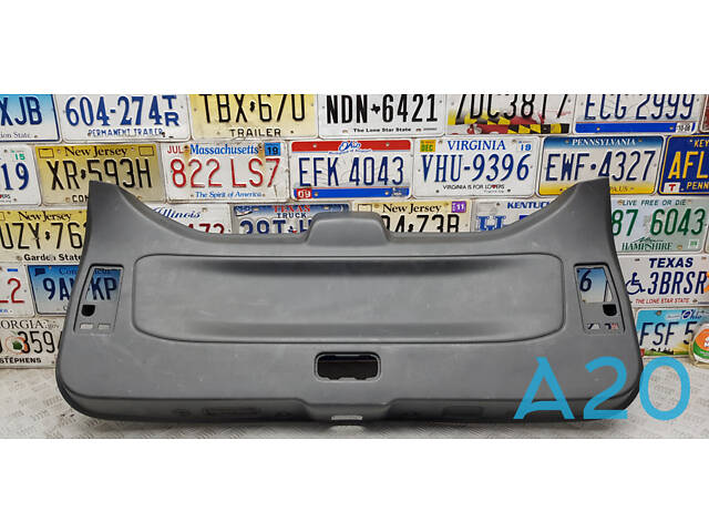 909013KA0A - Б/В Обшивка кришки багажника на NISSAN PATHFINDER IV (R52) 3.5 (Сломан крепеж)