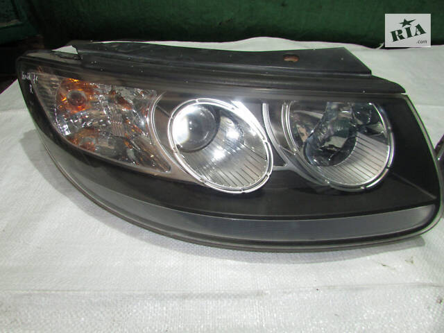 921022B000 Фара права Hyundai Santa Fe 2 2006-2012