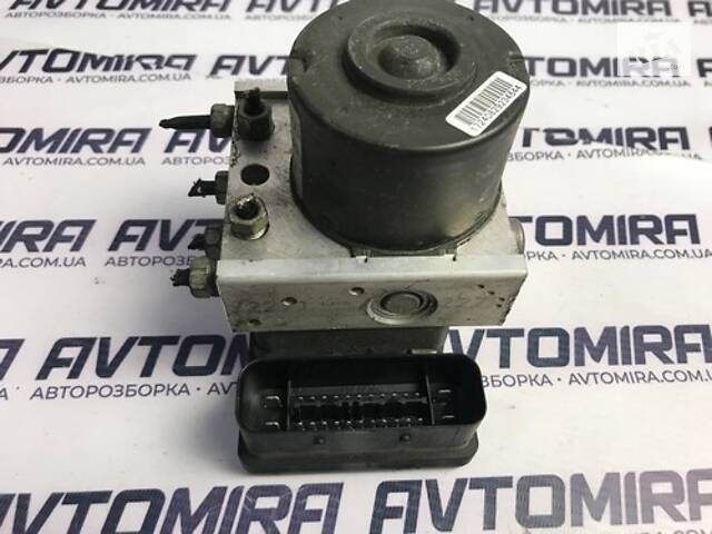 Блок управления ABS Ford Focus 2 1.8 TDCI 2005-2008 3M512M110JA