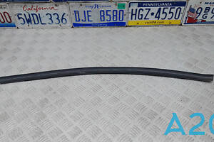 AE8Z5425597A - Б/У Молдинг стекла двери наружный на FORD FIESTA (CT) 1.6 (погнут, сломана защелка)