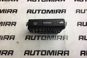 Кнопка обогрева стекла/индикатор Airbag Toyota Avensis T25 2003-2008 8479005130C