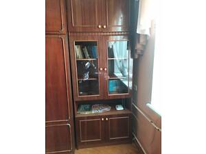 Продам 2-дверный сервант с антресолью, полированный, в хорошем состоянии. Цена 1000 грн.