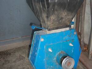 Зернобійка подрібнювач зерна