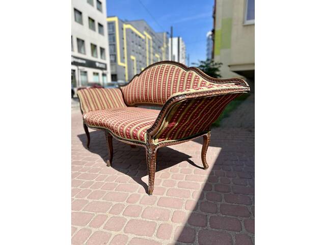 Антикварна софа, диван. Під реставрацію ! Оригінагість в тому, що знімається спинка, що може бути і як диван і як софа-банкета. - Фото 2