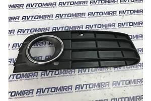 Решітка переднього бампера права Audi A4 (B8) 2007-2011 8KD807682