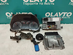 Б/у Блок управління двигуном на Opel Combo 2007-2021