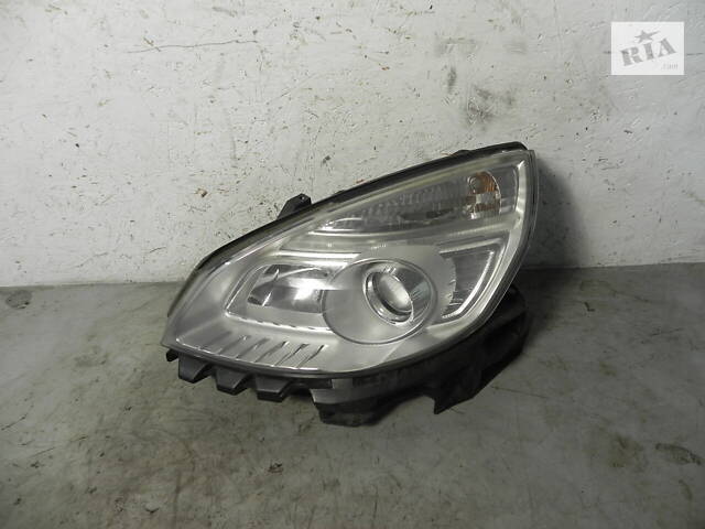 Б/У ФАРА ЛЕВАЯ RENAULT SCENIC II 7701064137