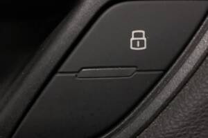 Б/У Кнопка открытия двери Audi A3 8V0962107