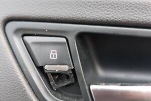Б/У Кнопка передняя правая Audi Q5 8R2962108A V10
