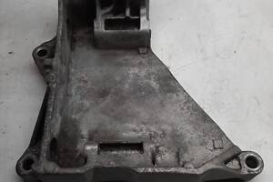 Б/у Кронштейн генератора 070903143C Volkswagen Transporter/ Фольксваген Транспортер