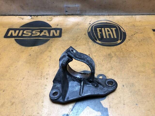Б/У Кронштейн подвесного подшипника полуоси правой RENAULT KANGOO 1.5dCi LOGAN Nissan Kubistar 8200684534 - Фото 1