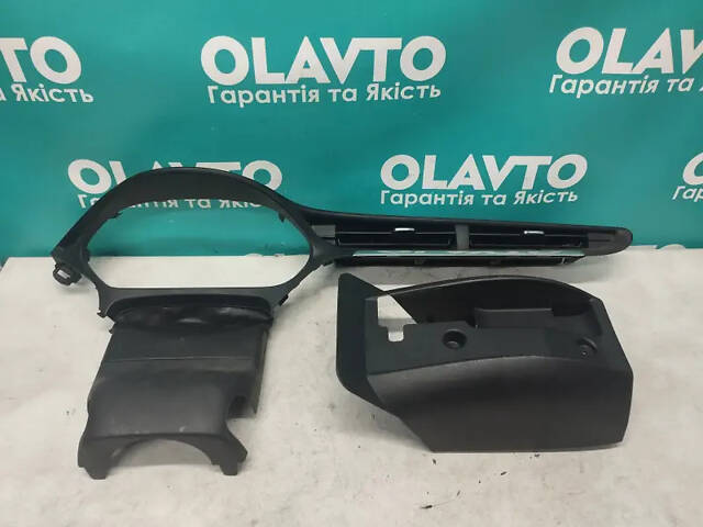 Б/у Накладка рульової колонкі нижня. Chevrolet Bolt на Chevrolet Bolt EV 2017-2021 - Фото 1