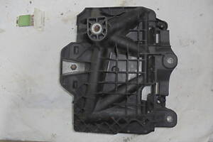 Б/У ПОДСТАВКА ПОД АКУМУЛЯТОР VOLKSWAGEN BORA RUMSTER 6R0915331