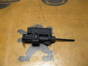 Б/У Привод замка лючка бака RENAULT LAGUNA II SCENIC III MEGANE III-IV Clio III 8200305732