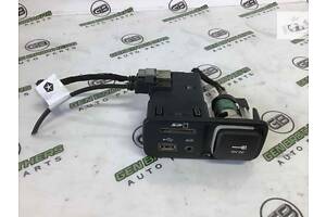 б/у Розетка Usb, разъем Jeep Cherokee KL 14-18 2014 68146070ad