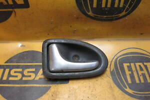 Б/У Ручка двери внутренняя левая RENAULT SCENIC 1 Renault Clio 2 Renault Trafic II 7700415974
