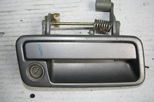 Б/у ручка двери наружн. передн. л/п Mazda 323F BG 1989-1994 -арт№12802-