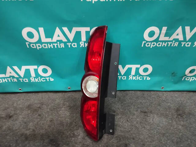 Б/у Задній лівий ліхтар на Fiat Doblo 2010-2015 - Фото 1