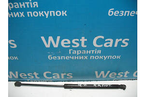 Б/в Амортизатор капота правий на Audi Q7. Купуй найкраще! 2005-2009