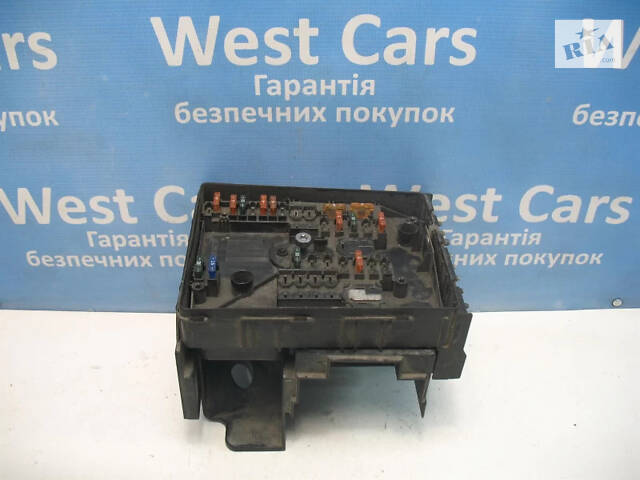 Б/в Блок запобіжників на Volkswagen Caddy 2004-2010