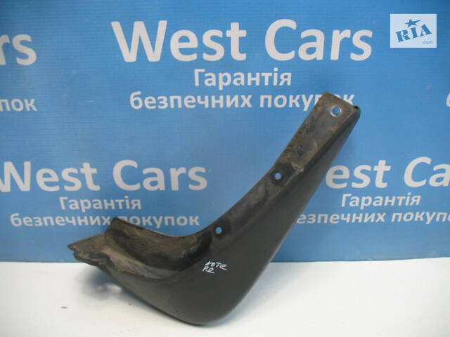 Б/в Бризковик передній правий на Nissan Note 2006-2013