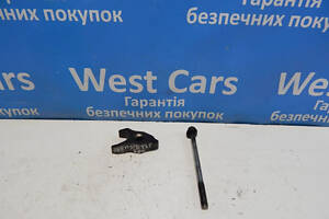 Б/в Бугель кріплення форсунки 2.0D на Toyota Avensis 2003-2008