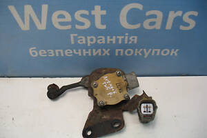 Б/в Датчик рівня кузова передній на Toyota Avensis 2003-2008