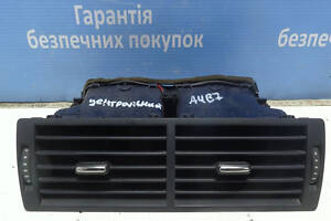 Б/в Дефлектор повітряний центральний на Audi A4 2004-2007