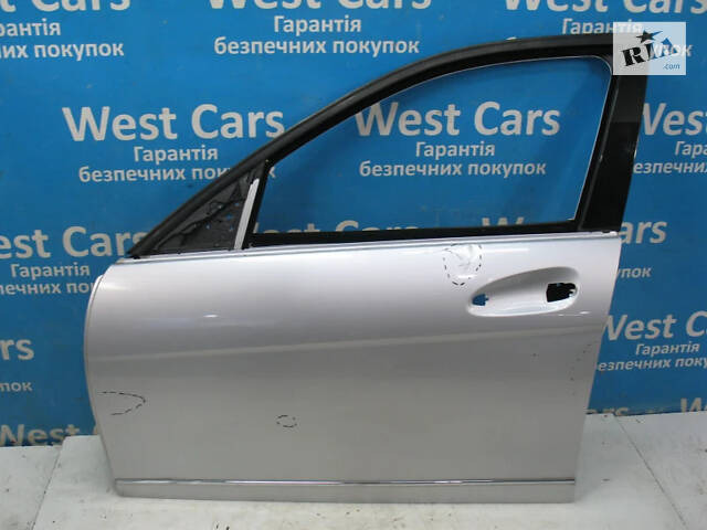 Б/в Двері передні ліві сірі седан (полоска хром) на Mercedes-Benz C-Class 2007-2010