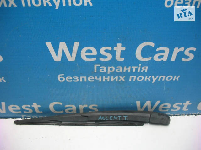 Б/в Двірник скла кришки багажника на Hyundai Accent 2006-2010