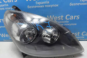 Б/в Фара права темна на Opel Zafira 2008-2011